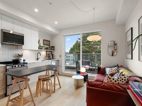 1301 Hillside Ave #306, Victoria, BC V8T 2B3