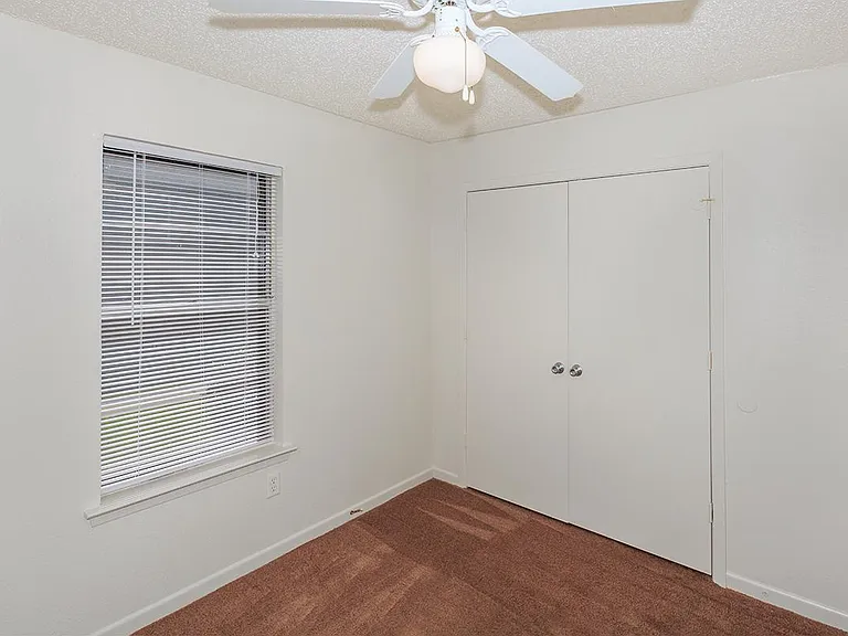 1007 Nnw Loop #323 — Photo 22
