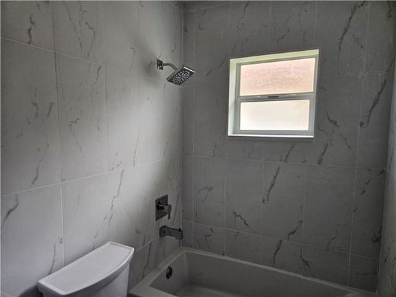 5th image of 7908 NW 70th Ct