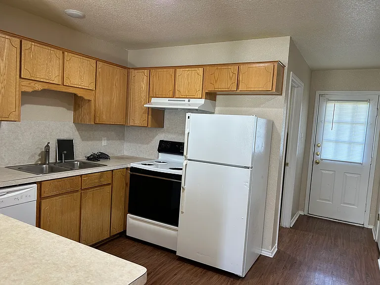 4105 Gus Dr #C — Photo 7