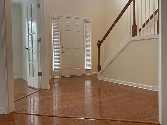 3rd image of 949 Park Knoll Ct
