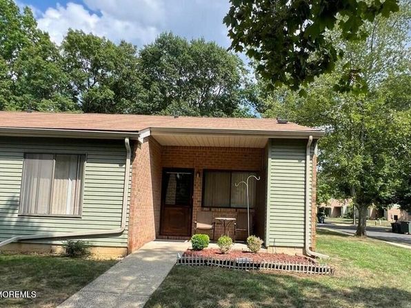 222 Medford Ct UNIT E