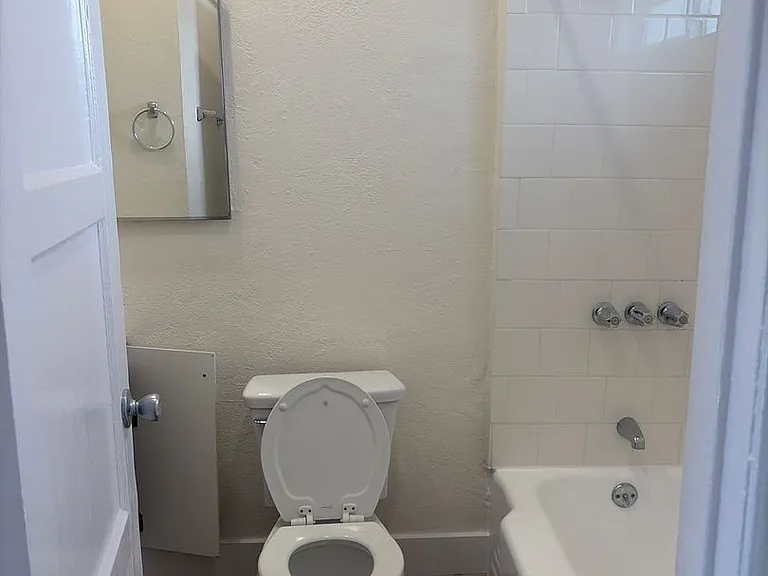 1918 N Grace Ave — Photo 9