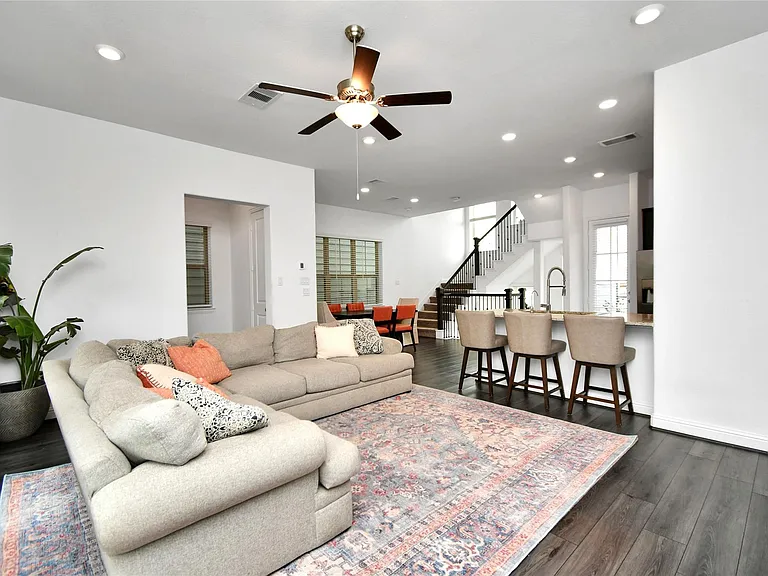 11012 Mikula Dr — Photo 13