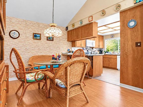 5th image of 723 Nandina Pl
