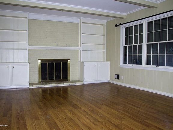 Murray Hill family room