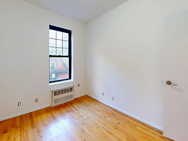 240 Waverly Pl #62 — Photo 3
