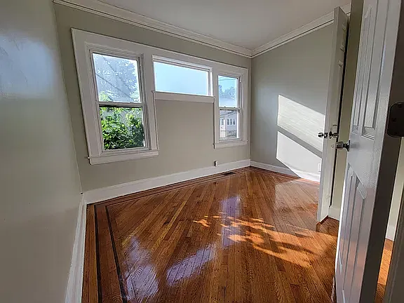 3 bed, 1000 sqft, $2,149 — Photo 3