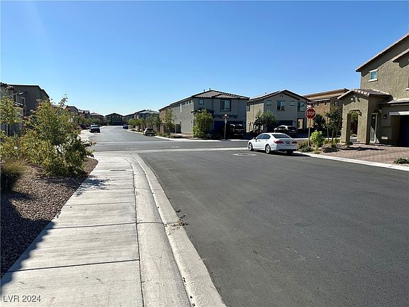 3rd image of 5351 Peacock Lily St