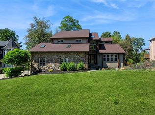 406 Lorenzo Ln, Irwin, PA