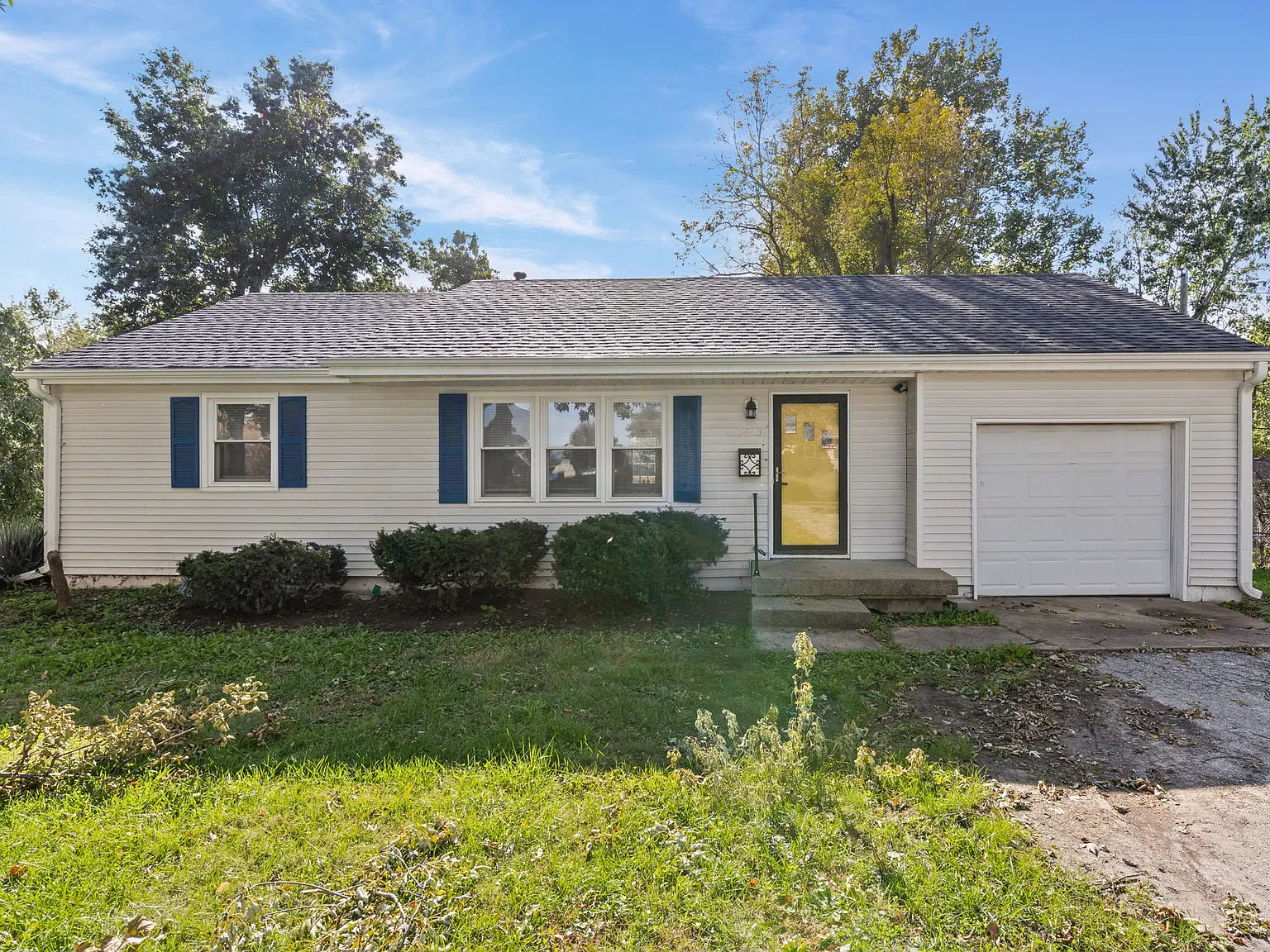 2403 Northeast Shady Lane Drive - 1 — Photo 1