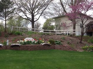 2133 Meadow Brook Rd, Davenport, IA 52807