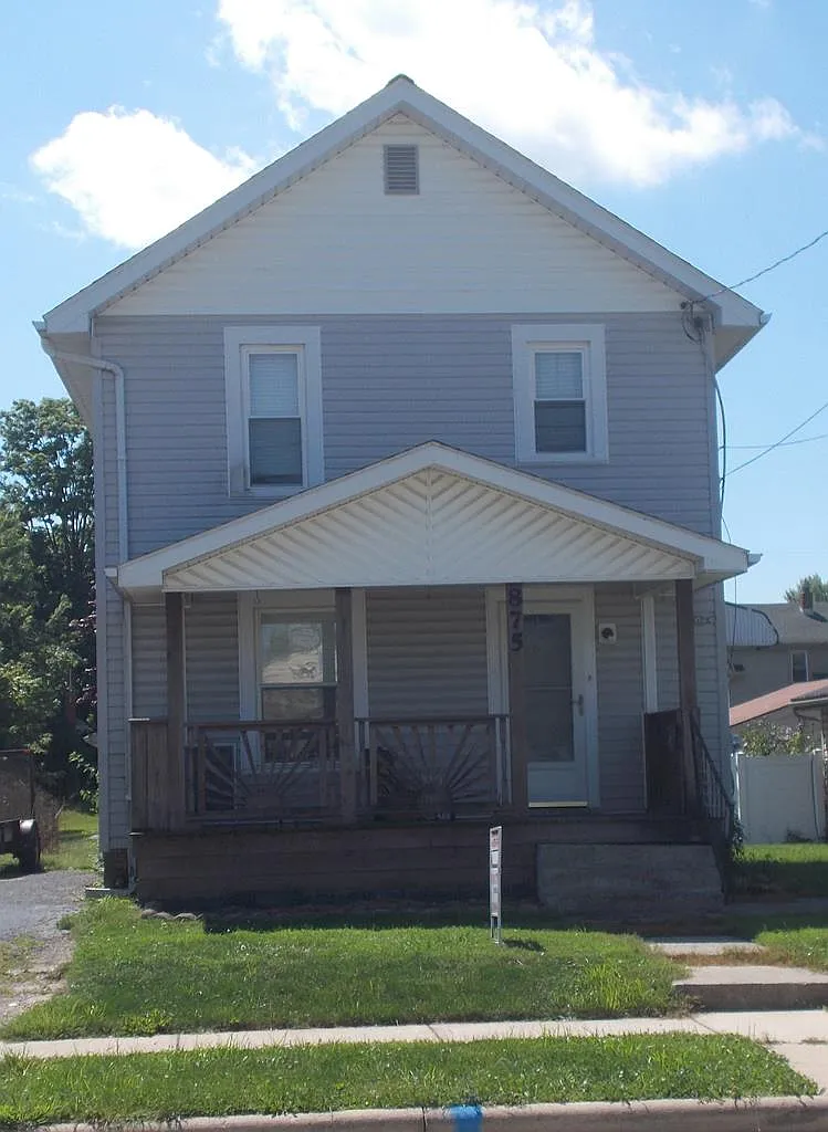 875 Woodrow Ave photo 1