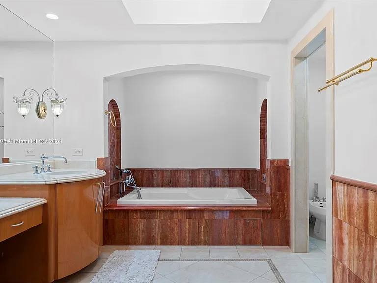 17875 Collins Ave #702 — Photo 34