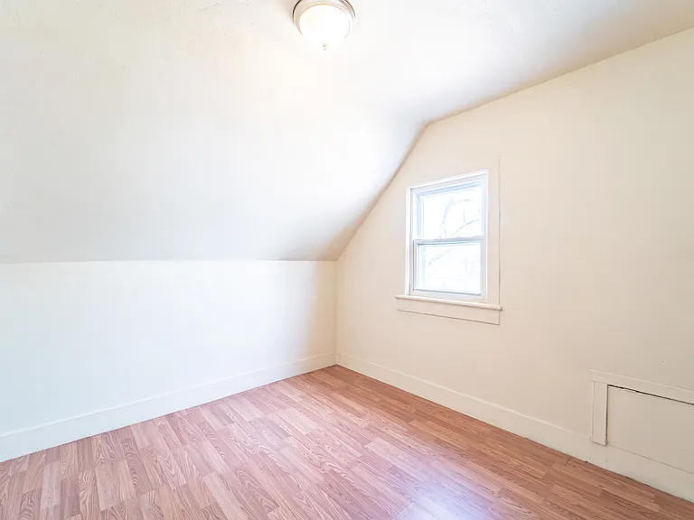 75 Diem St — Photo 9
