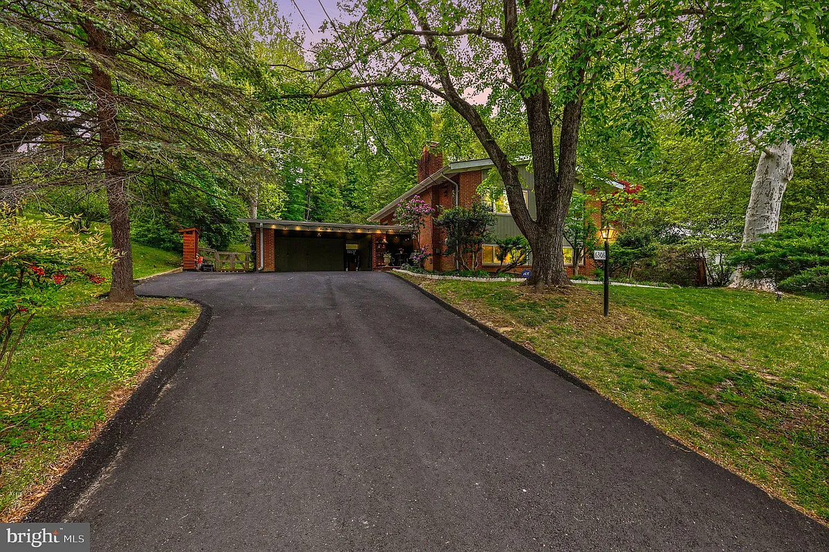 Building Photo - 6306 Beachway Dr