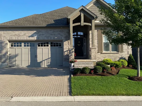 725 Eagletrace Dr #30, London, ON N6G 0J7