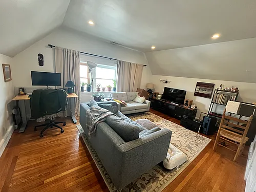 420 Centre St #3 Photo 1