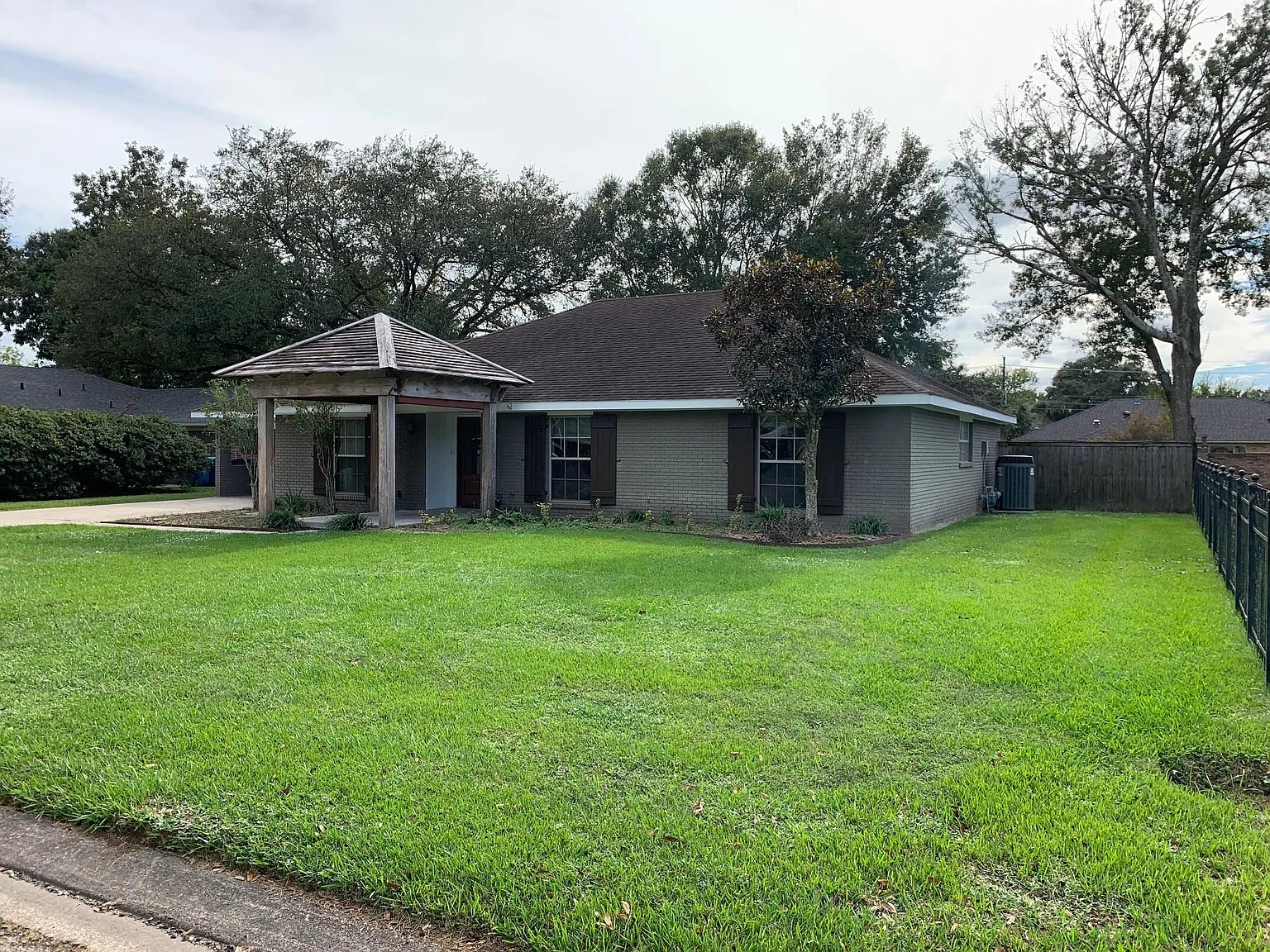 4 bed, 2100 sqft, $2,500 — Photo 2