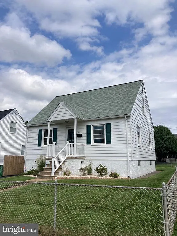 3 bed, 1.5 bath, 1625 sqft, $2,000 — Photo 3