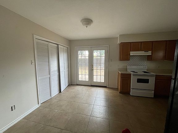 4th image of 1900 Holleman Dr W