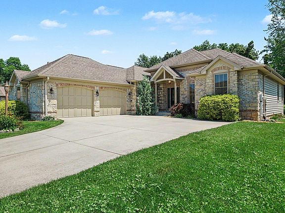 3rd image of 7514 Toscana Ct