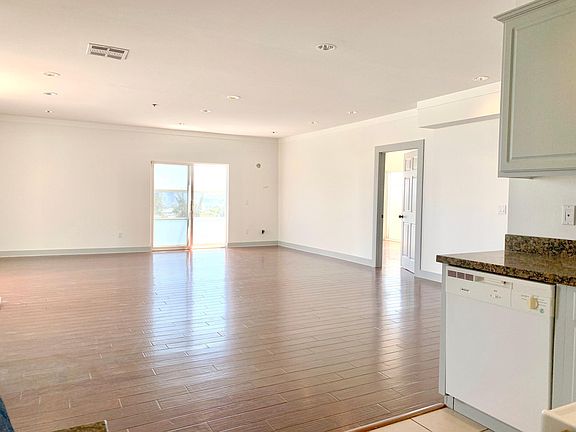 5th image of 8411 De Longpre Ave #401
