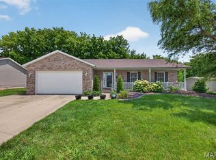 4826 Cedar Spring Dr, Highland, IL 62249