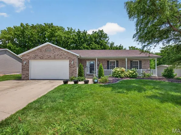 4826 Cedar Spring Dr, Highland, IL 62249