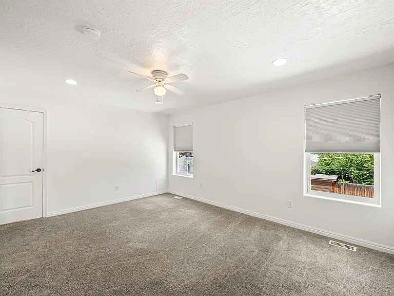 609 E Wilmington Ave — Photo 26