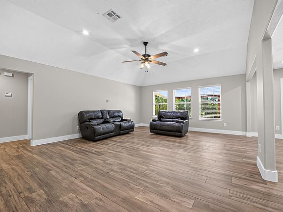 5th image of 15515 Rue Ann St