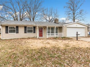 1070 Randell Ct, Florissant, MO 63031