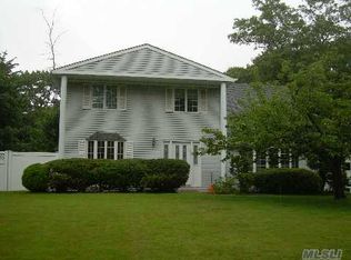 1 Helen St, Mount Sinai, NY 11766