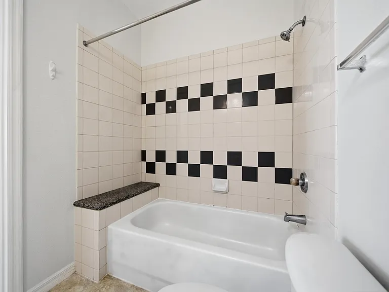 7780 Plantation Cir — Photo 4