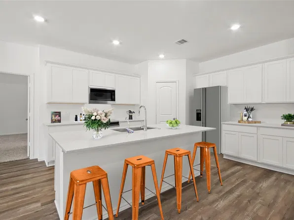 204 Wildflower Ct, Dayton, TX 77535