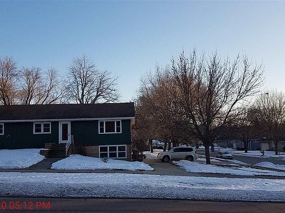 2nd image of 700 3rd St SE