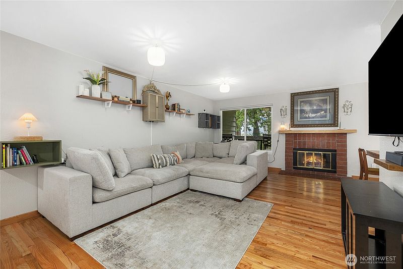 3rd image of 2902 28th Street SE