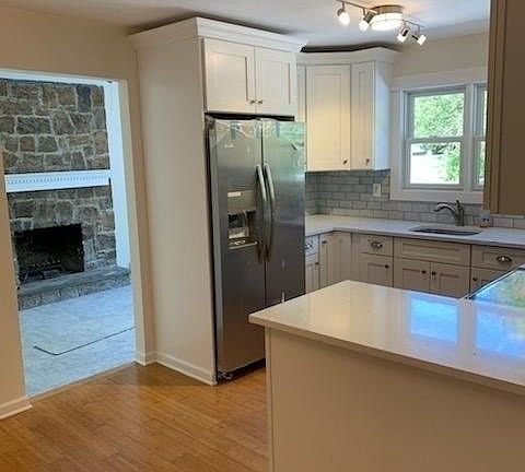 4th image of 19 Victoria Cir