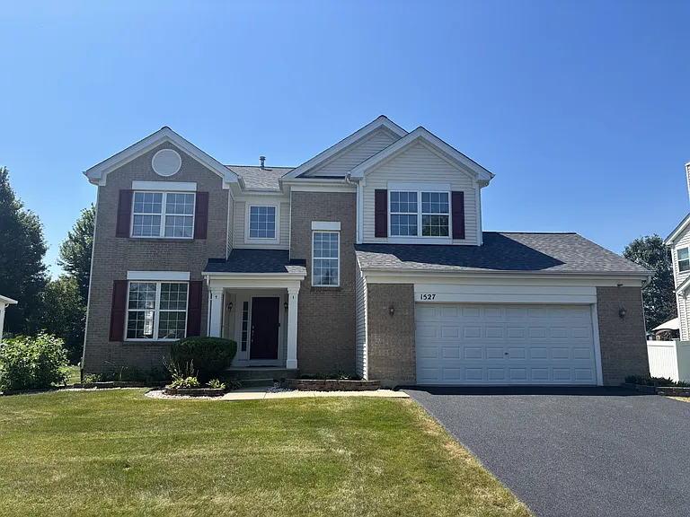 1527 Somerfield Dr — Photo 1