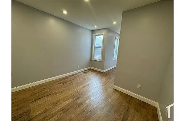 Building Photo - 64 Logan Ave #3R