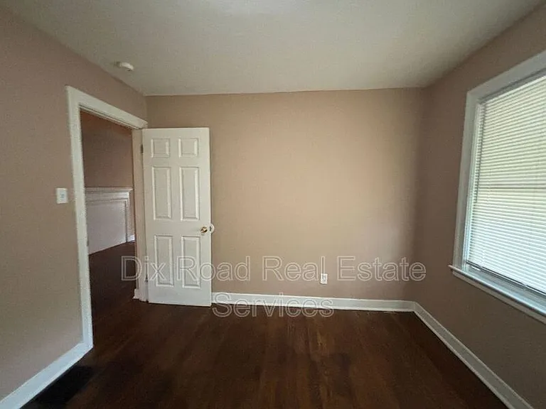 2827 Oxford Ave — Photo 16