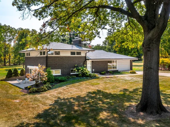 34 Elmwood Dr, Oswego, IL 60543