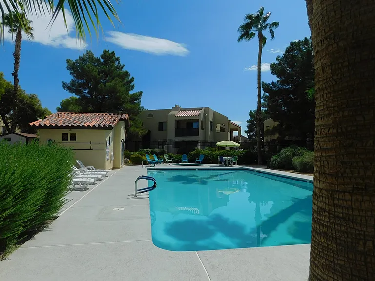 601 Cabrillo Cir #429 — Photo 20