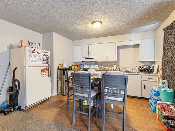 3rd image of 1804-08 Sunset Ct