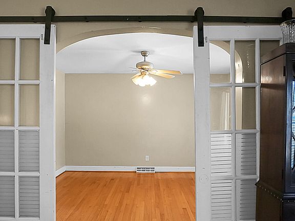 5th image of 104 Garden Hill Rd