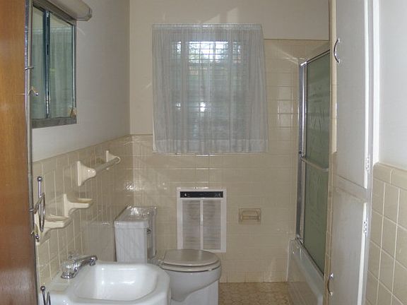4th image of 410 Beechwood Cir