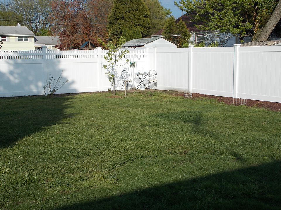 2nd image of 902 Green Grove Rd