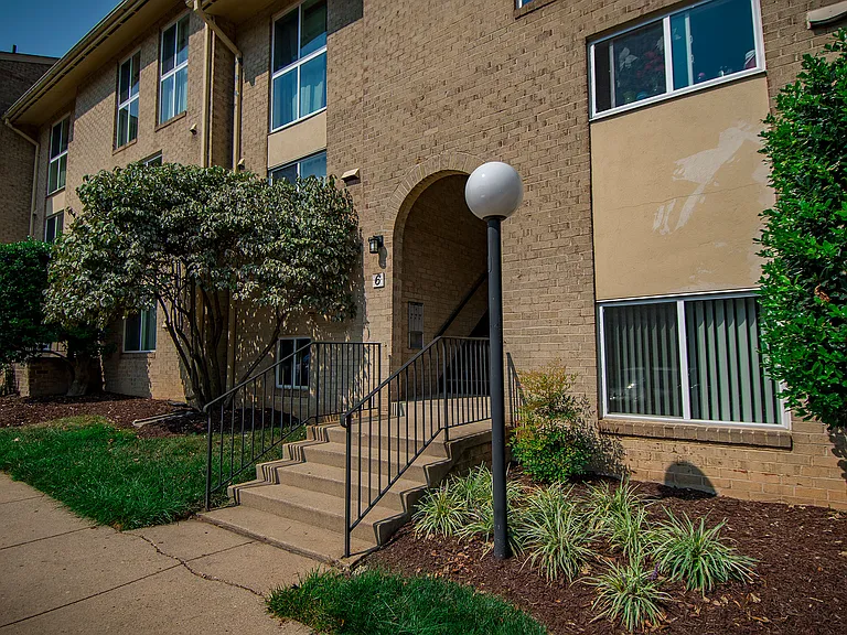 Maplewood Villas Apartments Building Exterior 103
