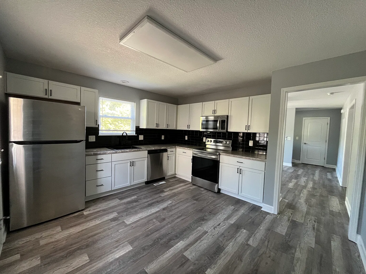 2 bed, 1.5 bath, 1300 sqft, $1,500 — Photo 4