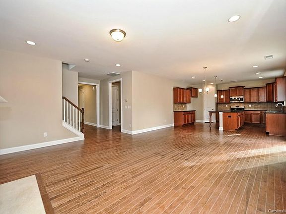 5th image of 2401 Shannon Dr S